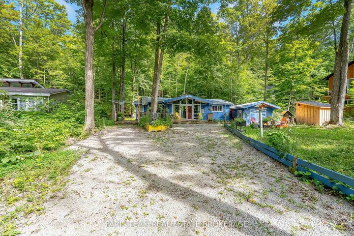 Property Photo:  103 Silver Birch Drive  ON L9M 0M6 