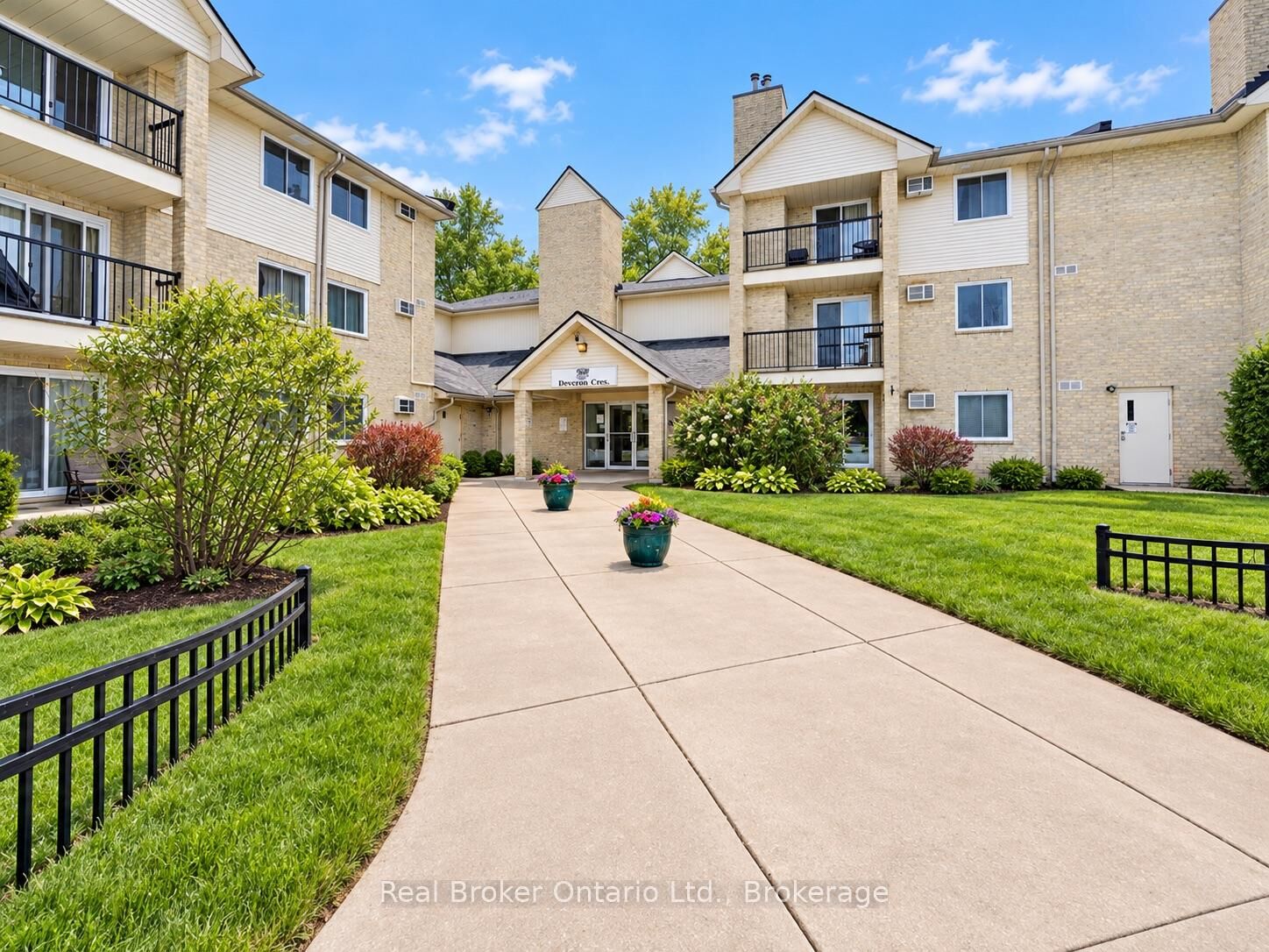 Property Photo:  725 Deveron Crescent 101  ON N5Z 4X3 