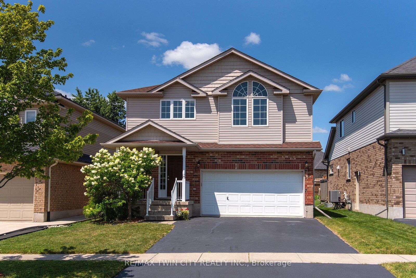 Property Photo:  24 Joseph Lichti Lane  ON N3A 4S3 