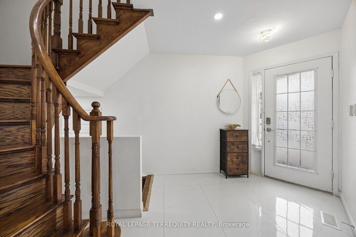 Property Photo:  7339 Black Walnut Trail  ON L5N 7M3 