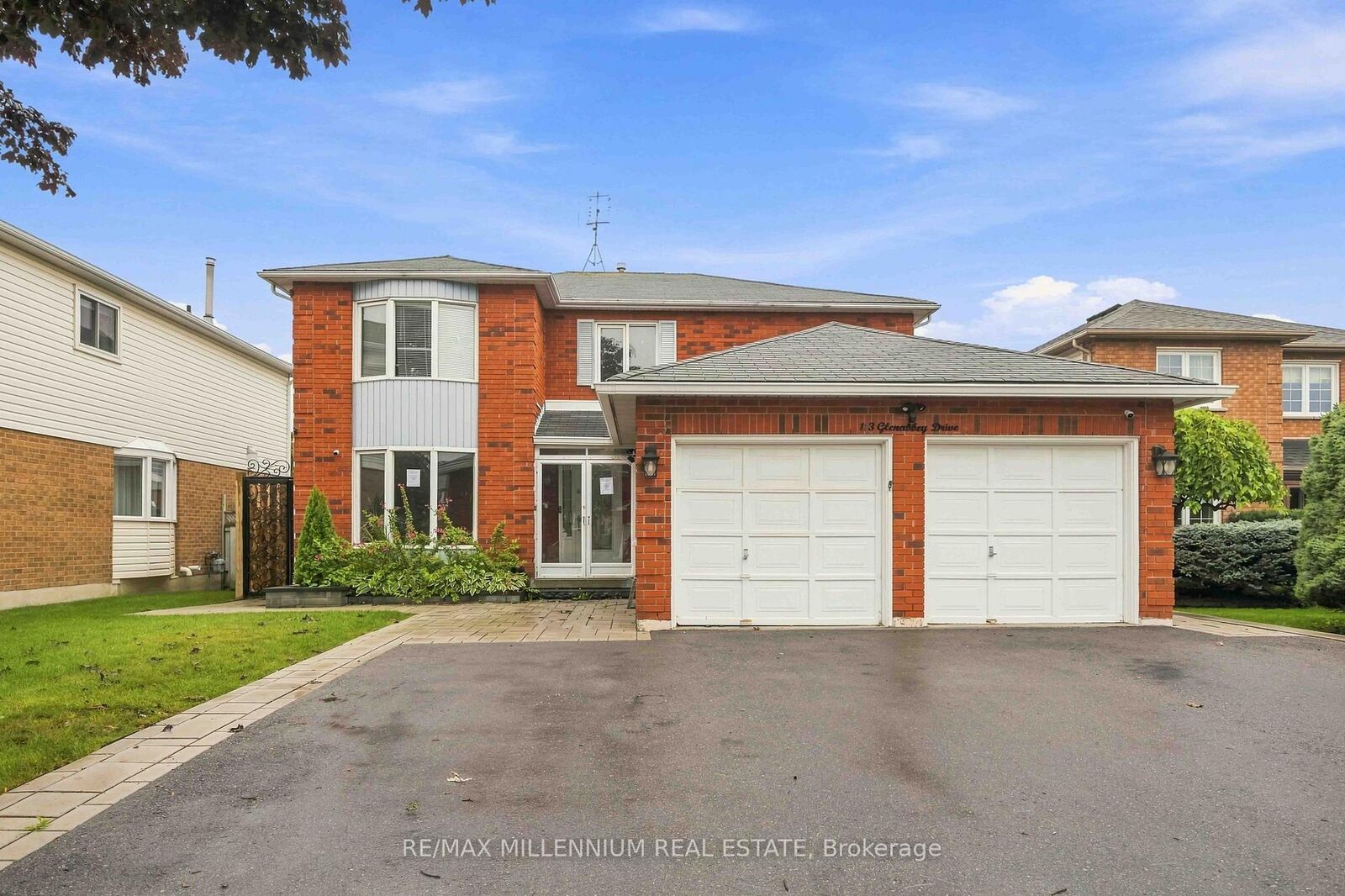Property Photo:  113 Glenabbey Drive  ON L1E 2B6 