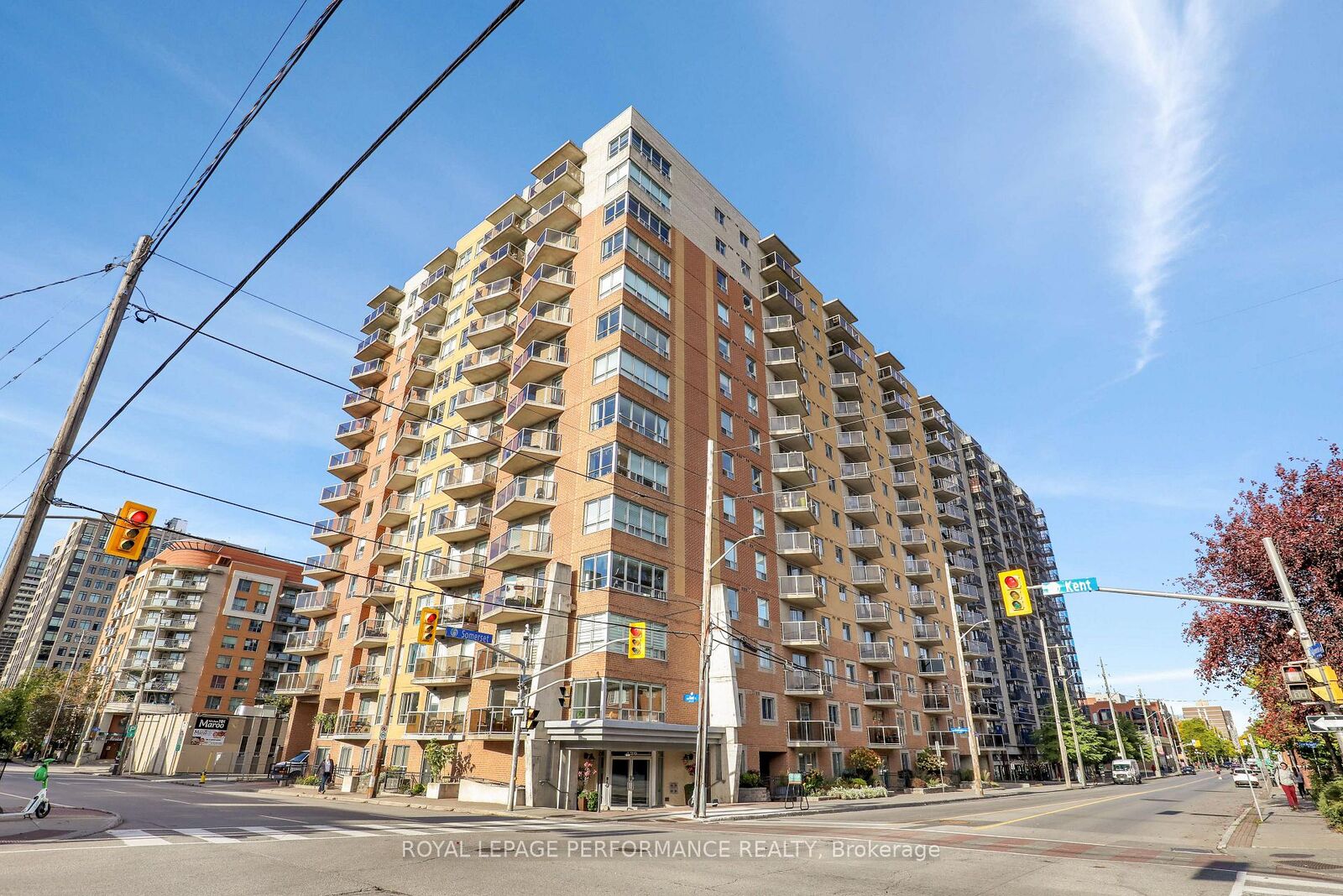 Property Photo:  429 Somerset Street W  ON K2P 2P5 