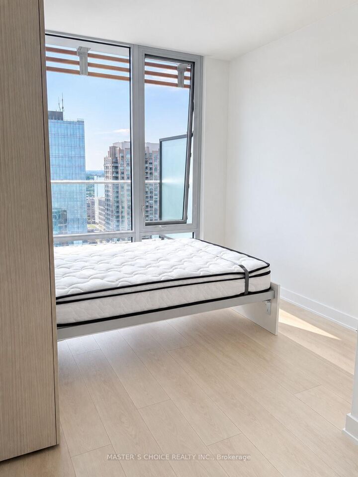 Property Photo:  18 Maitland Terrace 2205  ON M4Y 0H2 