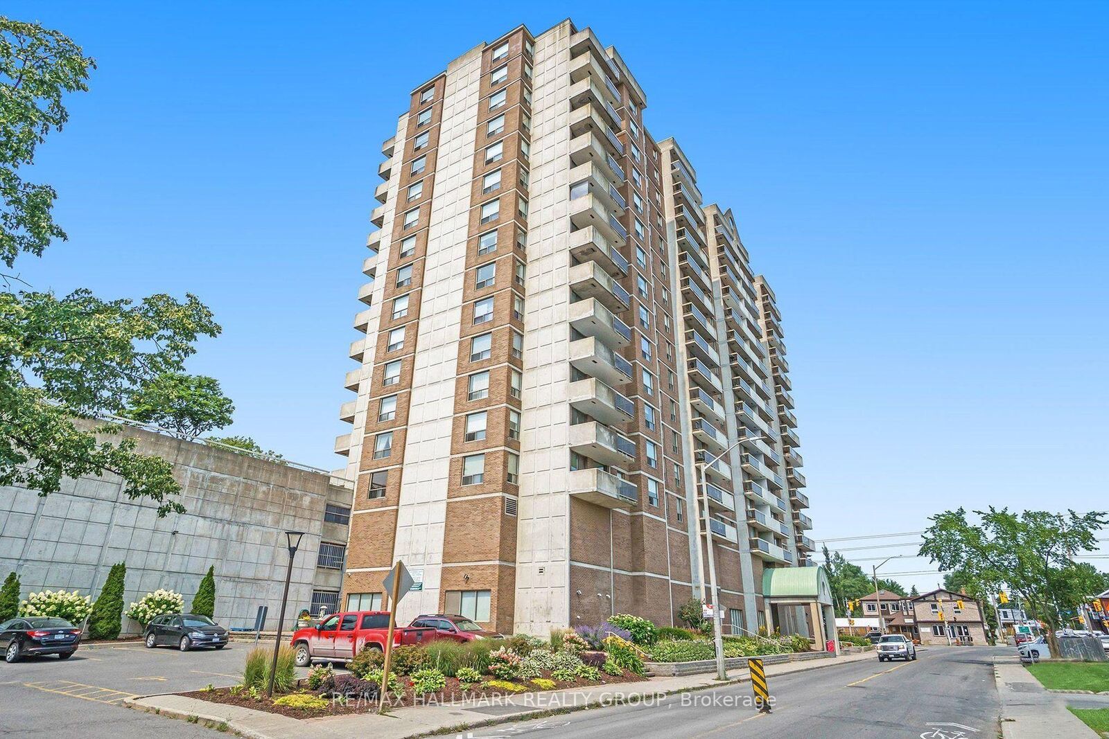 Property Photo:  200 Lafontaine Avenue 902  ON K1L 8K8 