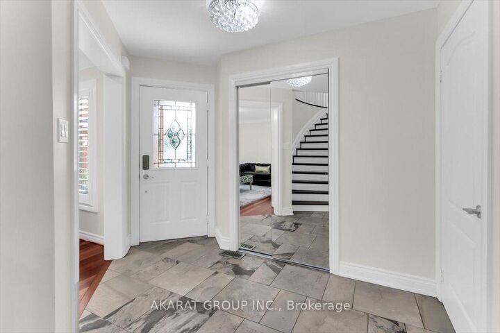 Property Photo:  6907 Gracefield Drive  ON L5N 6T7 