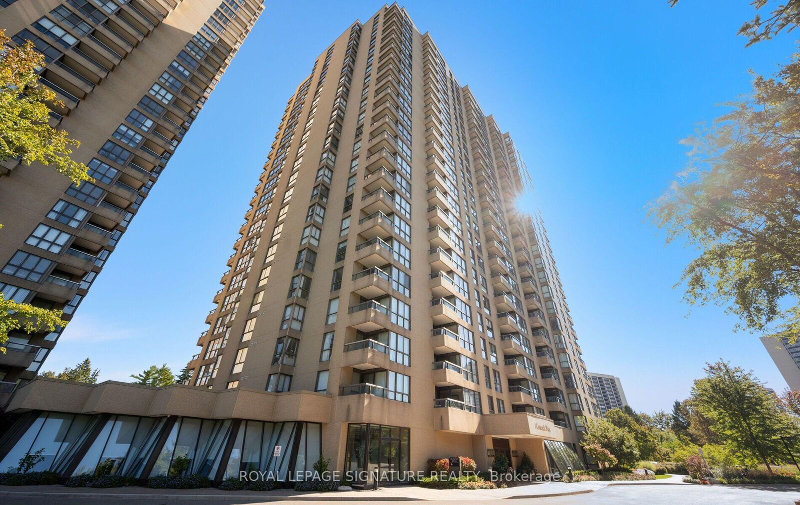 Property Photo: 1 Concorde Place 1704 ON M3C 3K6