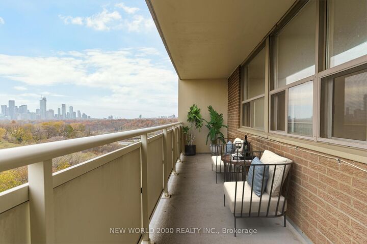 Property Photo:  1010 Broadview Avenue 805  ON M4K 2R8 