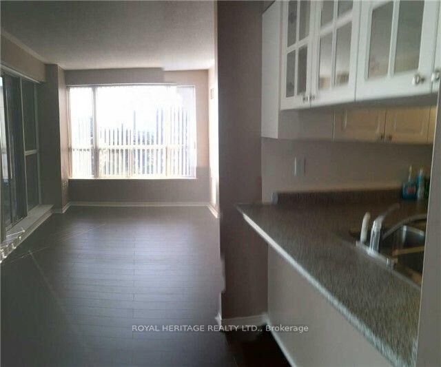 Property Photo: 887 Bay Street 1506 ON M5S 3K4