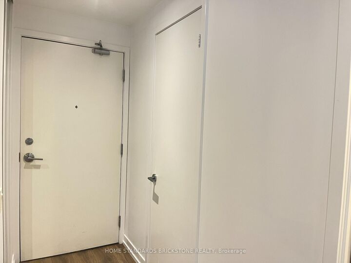 Property Photo:  898 Portage Parkway 2605  ON L4K 0J6 
