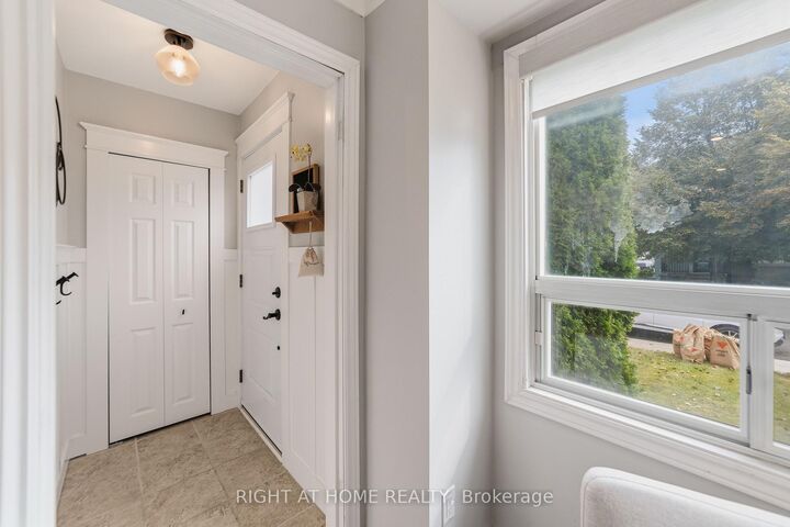 Property Photo:  206 East 19th Street  ON L9A 4S5 