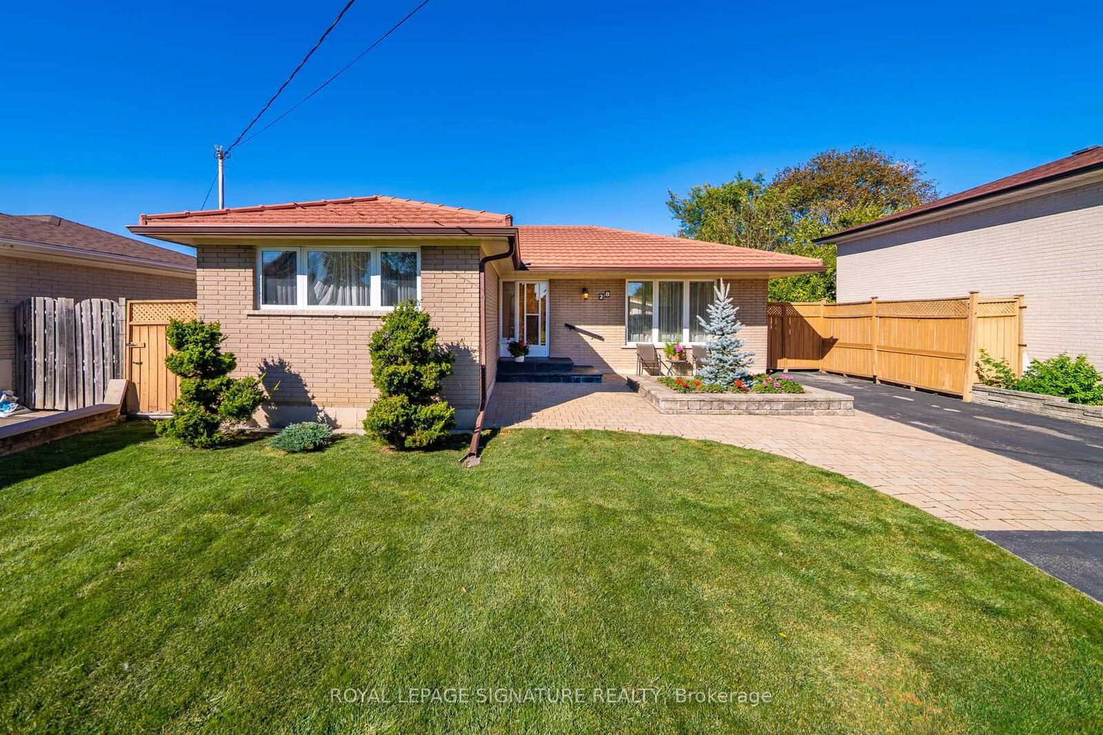 Property Photo:  28 Candlewood Crescent  ON M3J 1G8 