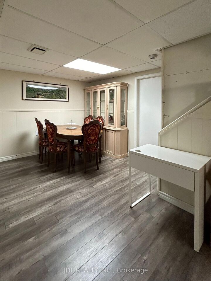 Property Photo:  3 Butterfield Dr Drive Master Bedroom Aa Bsmt  ON M3A 2L9 