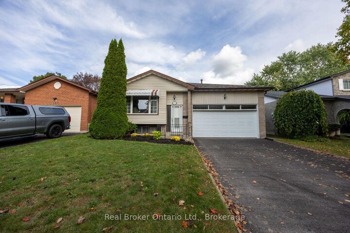 Property Photo:  919 Exeter Street  ON L1G 6R9 