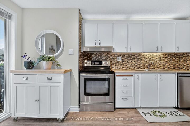 Property Photo:  138 Sherway Drive  ON K2J 1P1 