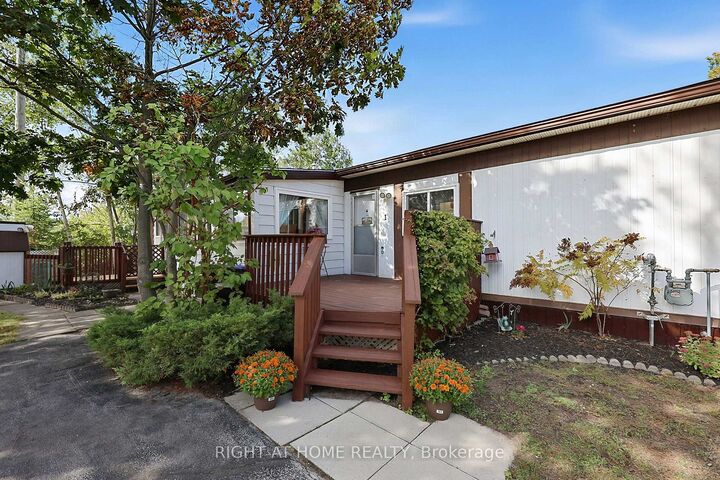 Property Photo:  1 Georgian Glen Drive  ON L9Z 1K7 