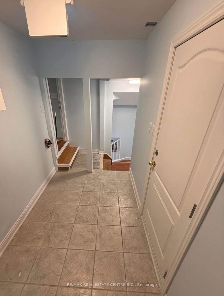 Property Photo:  66 Mistdale Crescent Bsmt  ON L7A 1S1 