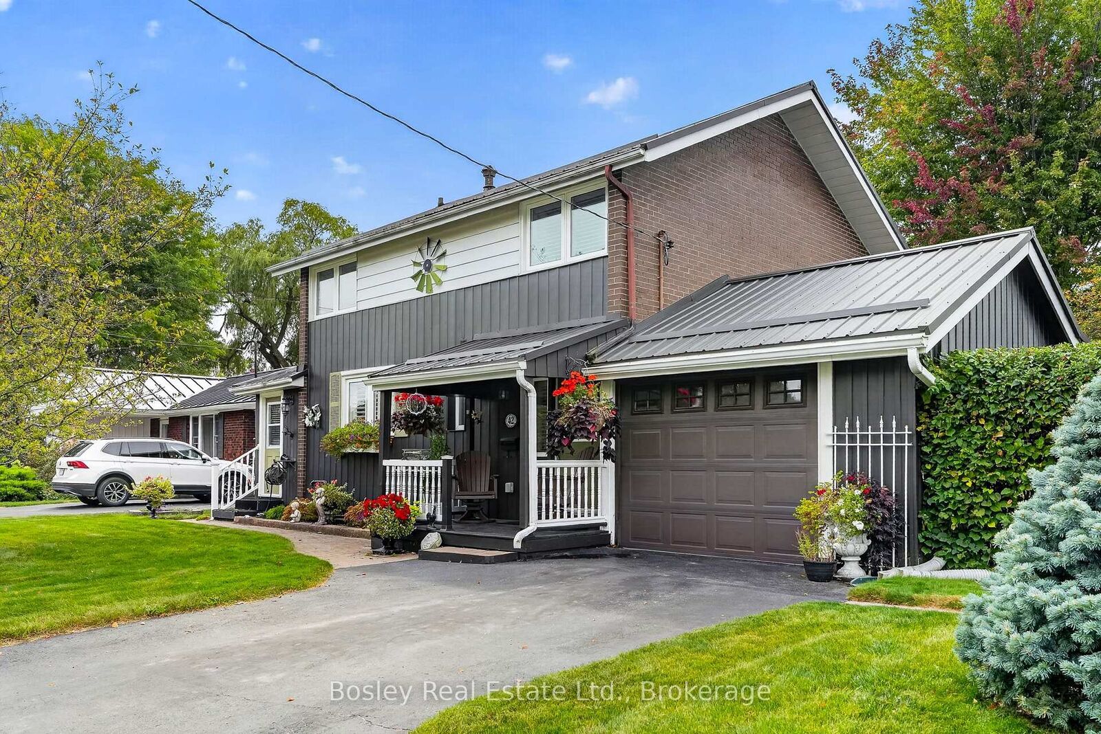 Property Photo:  42 Trefusis Street  ON L1A 3P3 
