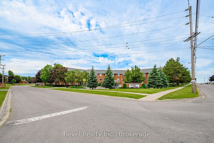 Property Photo:  3 Heritage Way 302  ON K9V 5Z1 