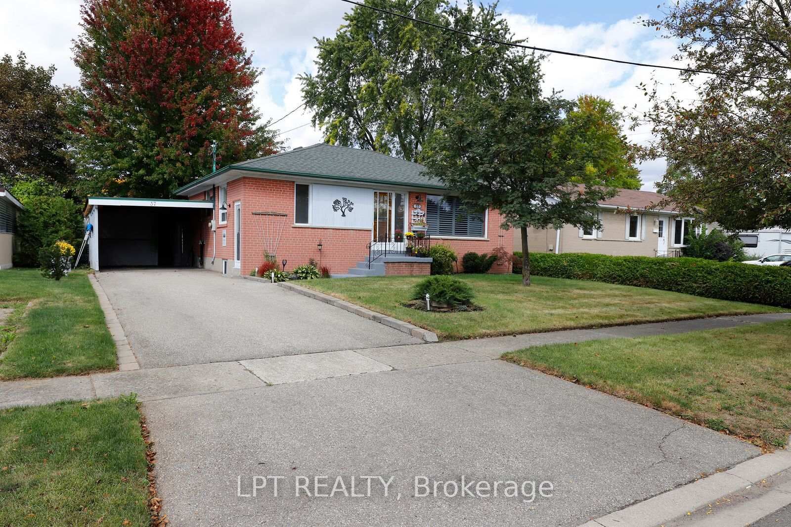 Property Photo:  37 McGilvray Crescent W  ON L7G 1L7 