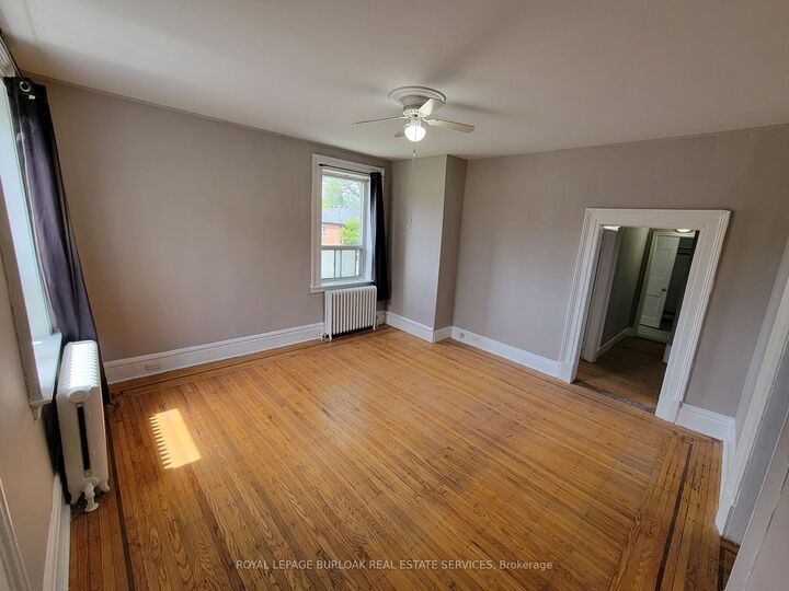 Property Photo:  303 East 19 Street 1  ON L9A 4S6 