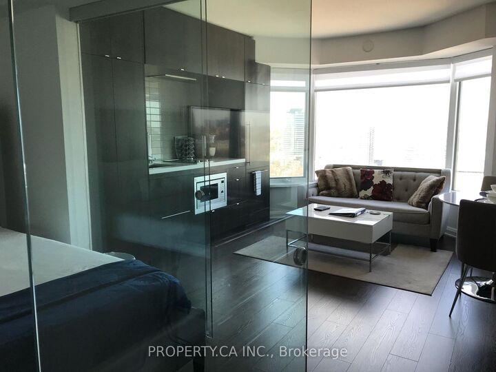Property Photo:  155 Yorkville Avenue 2401  ON M5R 0B4 