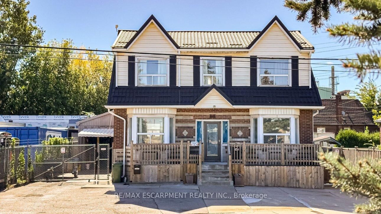 Property Photo:  548 Beach Road  ON L8H 3K9 