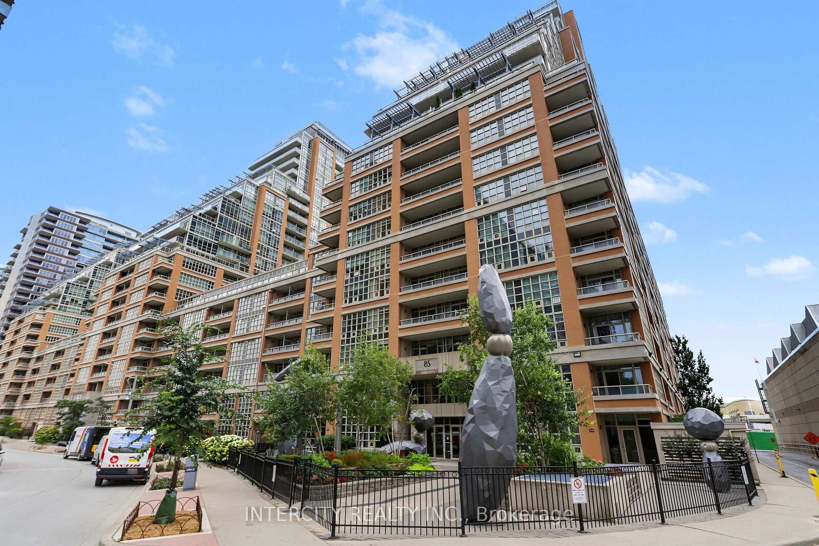 Property Photo:  85 East Liberty Street 527  ON M6K 3R4 