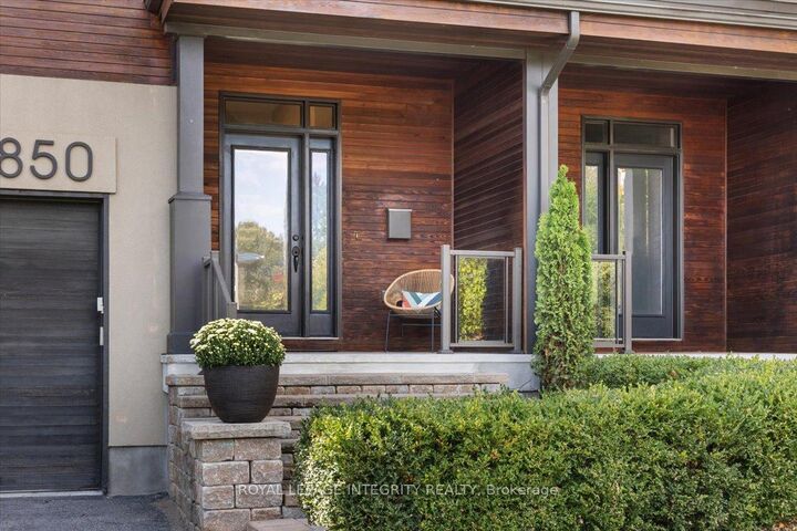 Property Photo:  850 Tavistock Road  ON K2B 5N6 