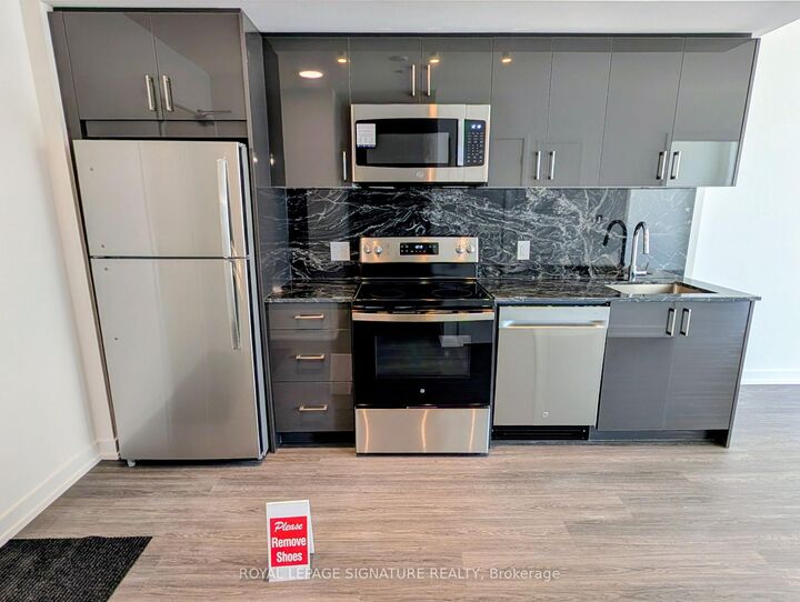 Property Photo:  4010 Eglinton Avenue W 807  ON M9A 4M2 