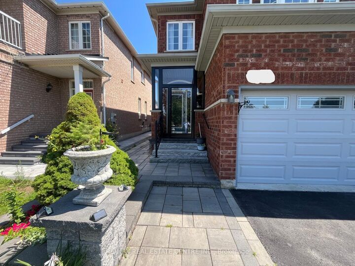 Property Photo:  3570 Fountain Park Avenue  ON L5M 7G1 