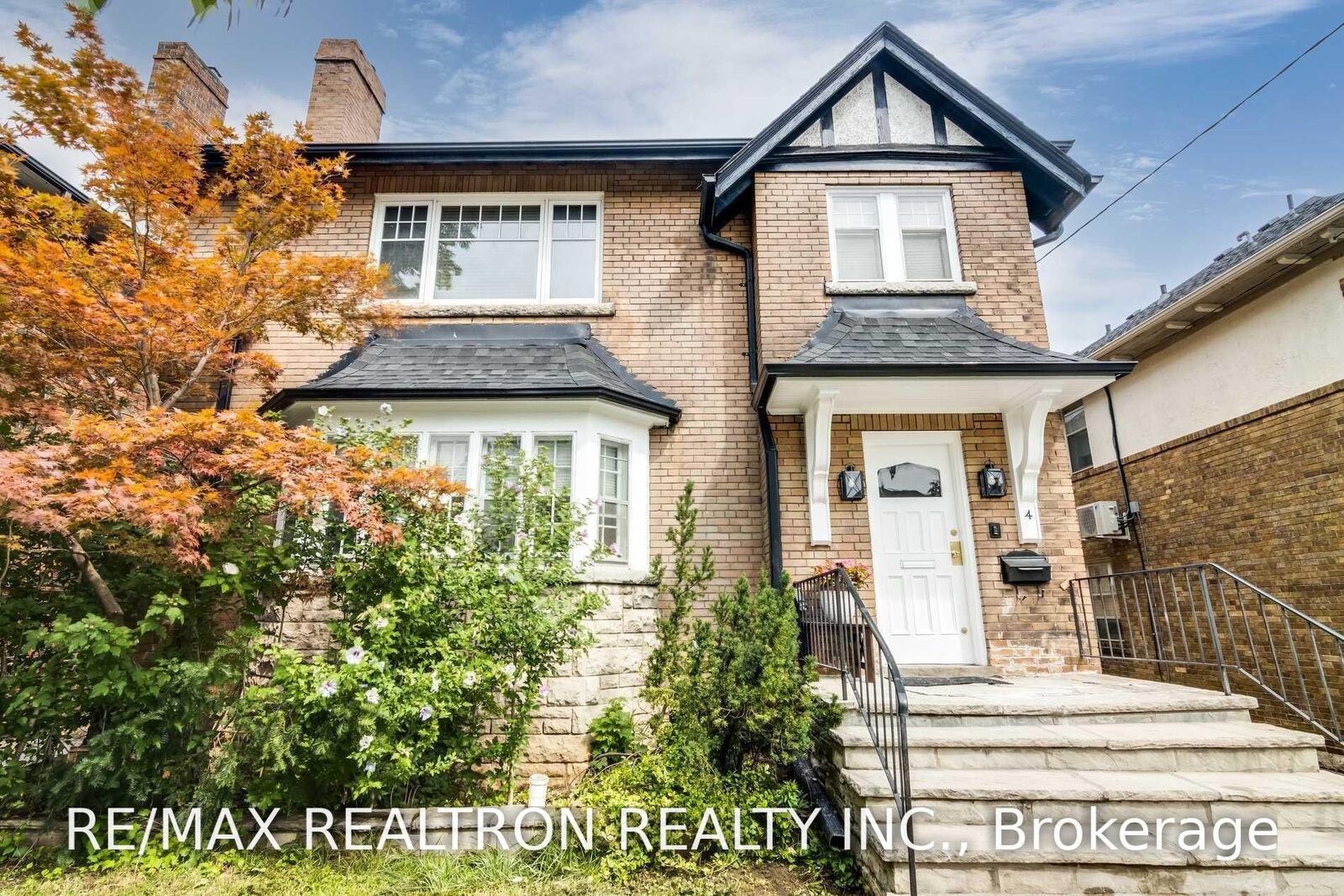 Property Photo:  4 Hillholm Road Upper  ON M5P 1M2 