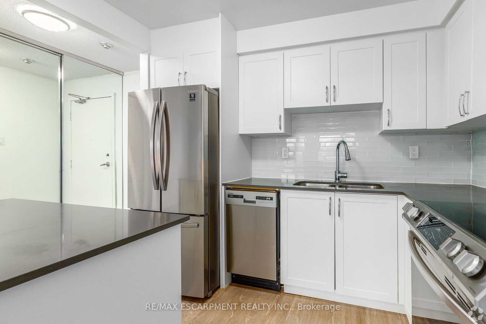 Property Photo: 547 Belmont Avenue 805 ON N2M 5E7