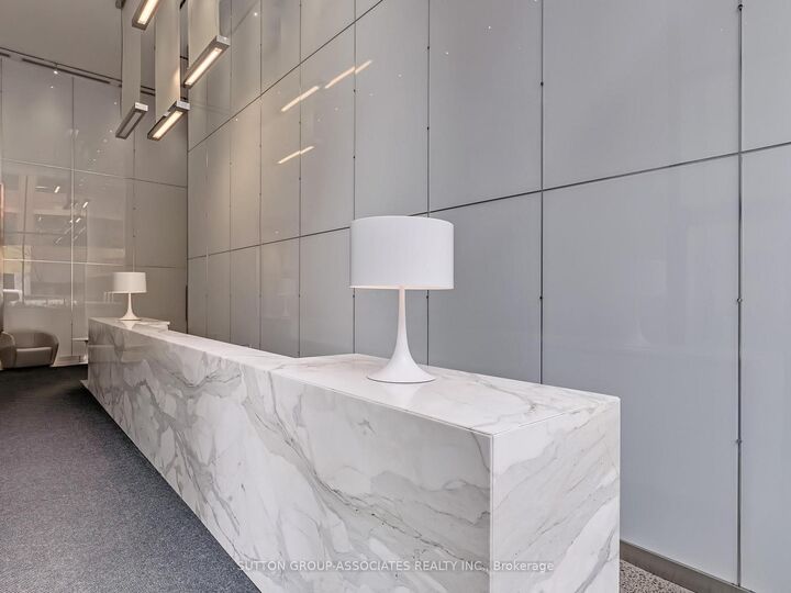 Property Photo:  138 Princess Street 811  ON M5A 0B1 