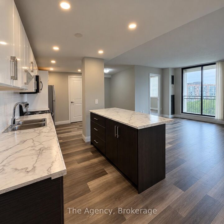 Property Photo:  2200 Sherobee Road 812  ON L5A 3Y3 