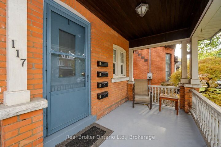 Property Photo:  117 Fairleigh Avenue S  ON L8M 2K4 