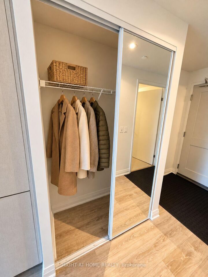 Property Photo:  10 Gibbs Road 704  ON M9B 0E3 