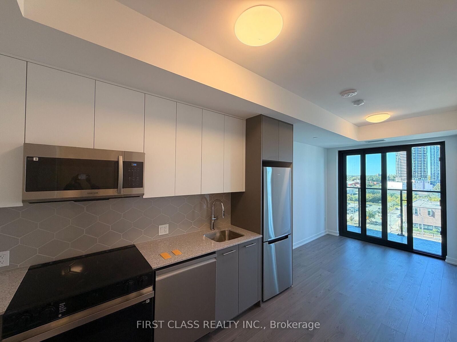 Property Photo:  30 Francis Street S 1012  ON N2G 1H7 