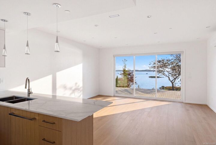 Property Photo: 2525 Rothesay Ave #3 BC V8L 2B9