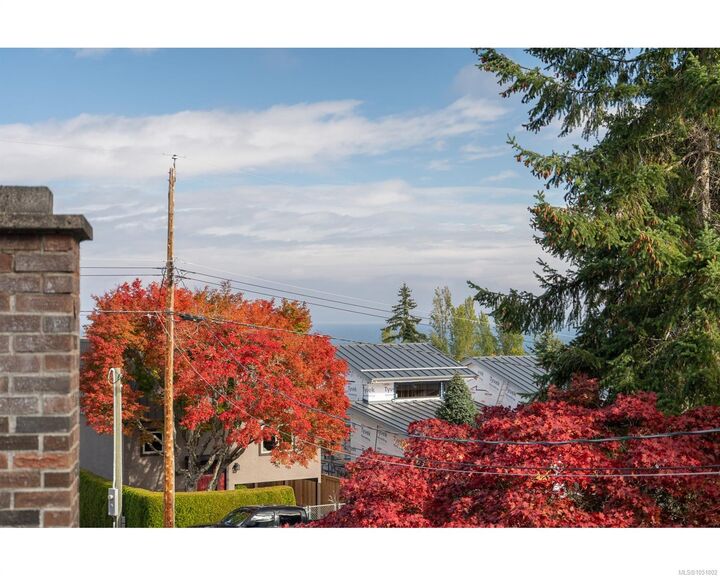 Property Photo:  142 Sunningdale Rd W  BC V9K 1K7 
