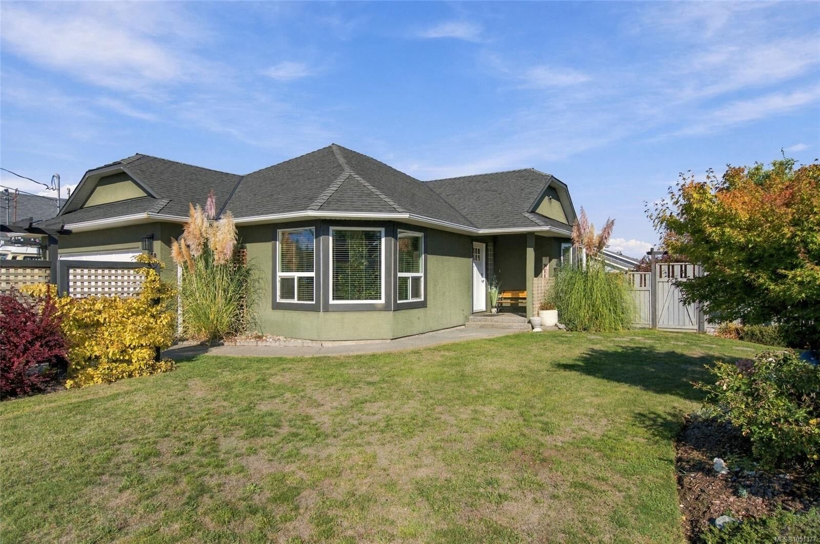 Property Photo:  878 Temple St  BC V9P 2L8 