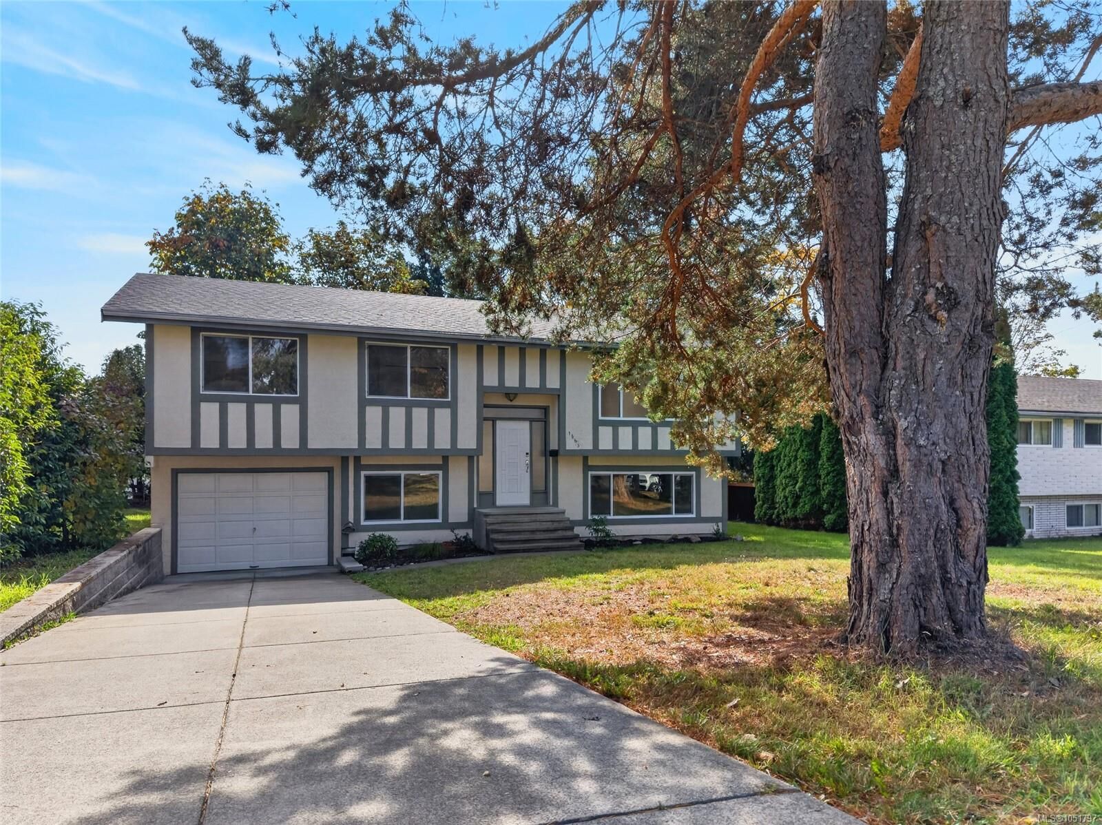 Property Photo:  1665 Dingwall Rd  BC V9N 3S8 