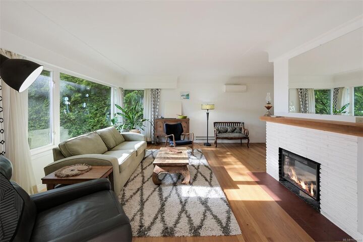 Property Photo:  3832 Pitcombe Pl  BC V8N 4B9 