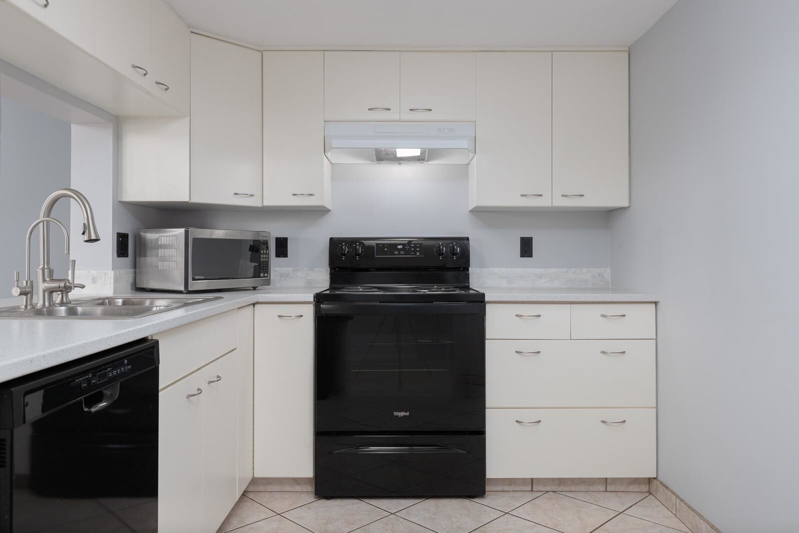 Property Photo:  121 Tenth Street 1806  BC V3M 3X7 