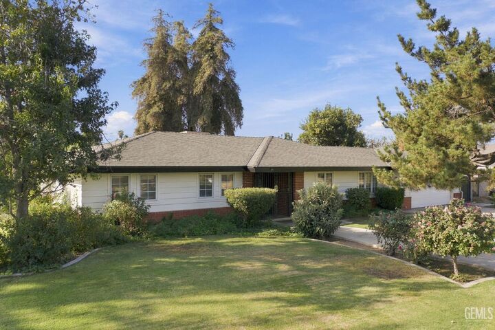 Property Photo:  6401 Carter Avenue  CA 93308 