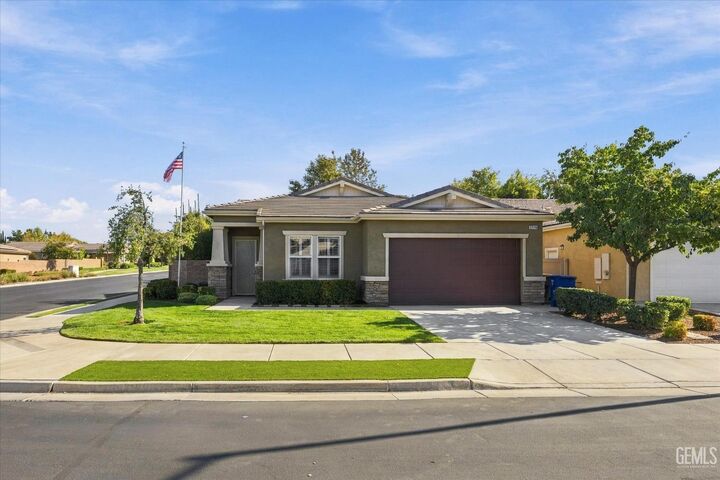 Property Photo: 6019 Dubois Place CA 93306