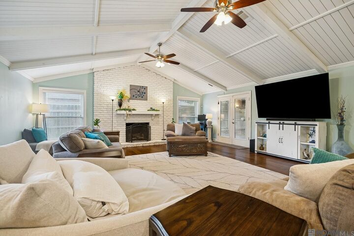 Property Photo:  1233 Crossbow Dr  LA 70816 