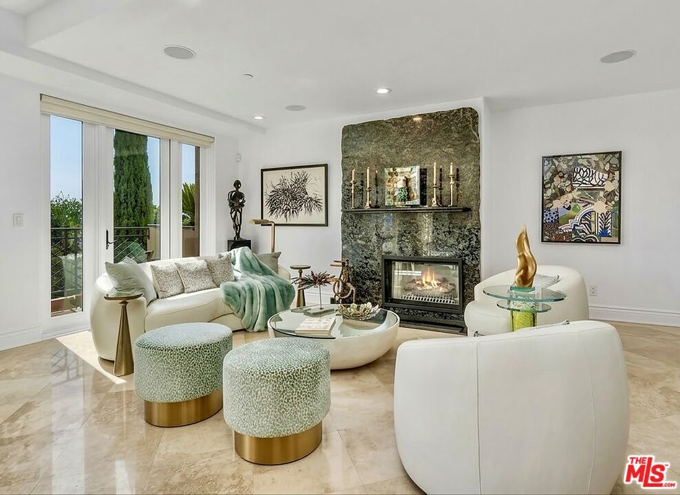 Property Photo: 137 S Spalding Dr, Unit 401 CA 90212