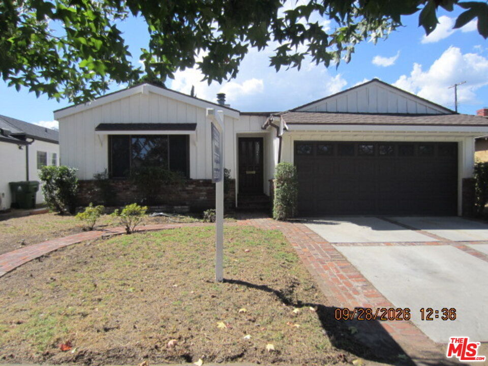 Property Photo:  6929 Burnet Ave  CA 91405 