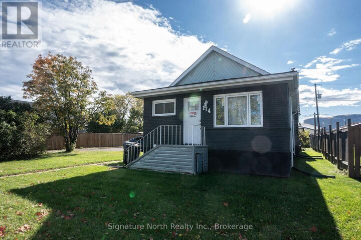 Property Photo:  114 Caroline Street  ON P7E 4T6 