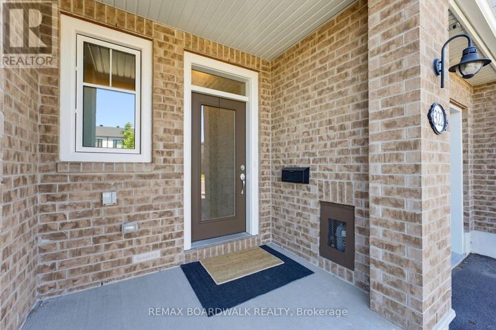 Property Photo:  322 Cosanti Drive  ON K2S 2W6 